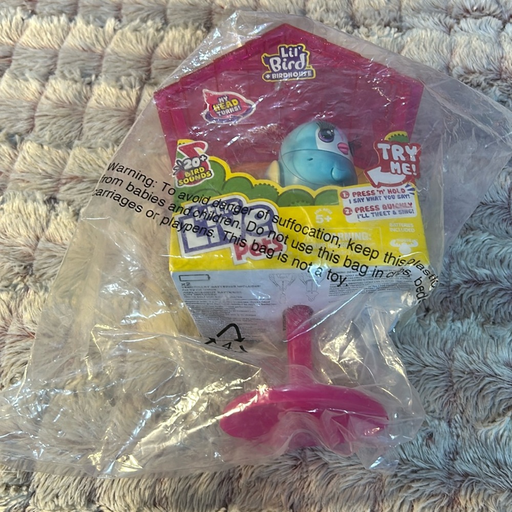 Little Live Pets Bird and Bird House - Rainbow Tweets